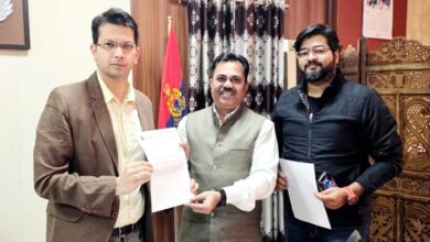 Photo of लाल किला बम धमाके के बाद शॉपिंग कंपलेक्स, मॉल और मार्केट में सुरक्षा व्यवस्था के लिए नेफोमा ने डीसीपी को दिया ज्ञापन ।