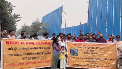 Photo of Greater Noida: आम्रपाली आदर्श आवास योजना के खरीदारों ने किया प्रदर्शन, एनबीसीसी पर लगाए गंभीर आरोप