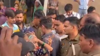 Photo of स्कूल में फासी के फंदे पर झूले मिले माली के मामले में जमकर हुआ बवाल, स्कूल प्रबंधन पर लगाया हत्या का आरोप