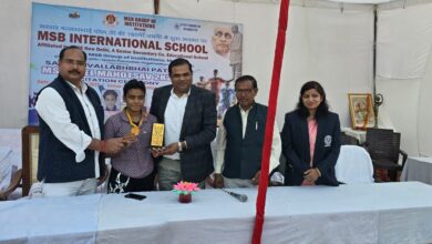 Photo of एम0एस0बी0 इण्टरनेशनल स्कूल में चल रहे खेल महोत्सव में बढ़ रहा छात्र/छात्राओं को मनोबल-चौ0 चरण सिंह वि0वि0 के प्रोफेसर संजीव शर्मा।