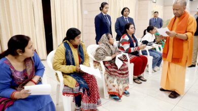 Photo of सीएम बने मां की उम्मीद की किरण, जवान से बोले-आप सीमा की सुरक्षा करिए..परिवार की जिम्मेदारी सरकार पर है