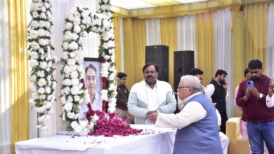 Photo of स्व. विनोद शर्मा जी की तेरहवीं संस्कार विधि सम्पन्न, पूर्व राज्यपाल कलराज मिश्रा एवं पूर्व उपमुख्यमंत्री दिनेश शर्मा सहित हजारों लोगों ने दी श्रद्धांजलि