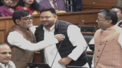 Photo of गले मिले रामकृपाल यादव और तेजस्वी, कृषि मंत्री बोले-राजद अपने कर्मों की वजह से शून्य पर हो जाएगी समाप्त