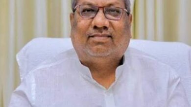 Photo of Greater Noida: यूपी के मंत्री के खिलाफ सड़कों पर उतरी करणी सेना, पद से न हटने पर दी यह बड़ी चेतावनी