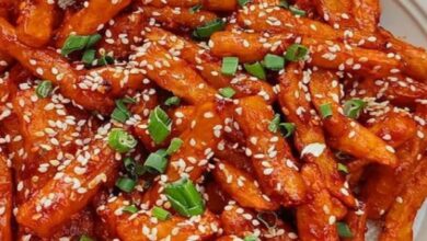 Photo of Greater Noida: दुकान से खरीदकर लाए गए चिल्ली पोटैटो खाने से महिला और दो साल का बच्चा बीमार