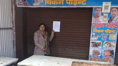 Photo of Greater Noida: दनकौर में थूक लगाकर रोटी बनाने वाले पर पुलिस के बाद खाद्य विभाग को भी हुआ बड़ा एक्शन, नोटिस जारी कर मांगा जवाब