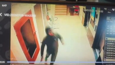 Photo of ग्रेटर नोएडा वेस्ट की सोसाइटी के अंदर बुजुर्ग महिला से लूट का प्रयास, हेलमेट पहनकर लिफ्ट में घुसा बदमाश