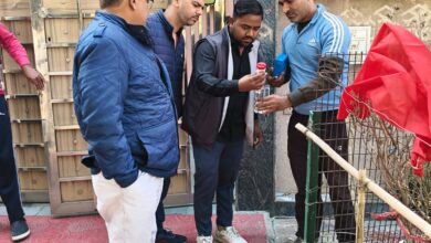 Photo of Greater Noida: सेक्टरवासी बोले-दूषित पानी के लिए ग्रेनो प्राधिकरण जिम्मेदार, समय पर की जाती कार्रवाई तो नहीं आती समस्या