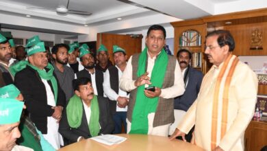 Photo of Noida: डूब क्षेत्र में बिजली का कनेक्शन दिलाने की उठी मांग, सांसद और डीएम को सौंपा ज्ञापन