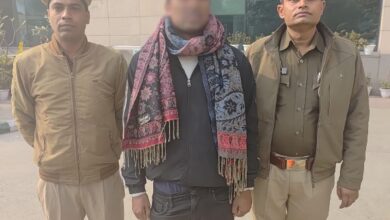 Photo of Greater Noida: बिना परमिशन के CRPF कैंप में रखी बच्ची को मौसा ने दी यातानाएं, मेजर की शिकायत पर कांस्टेबल और उसकी पत्नी गिरफ्तार