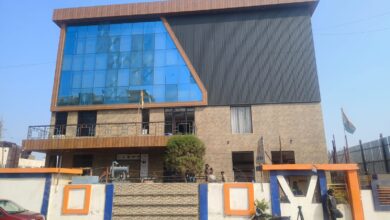 Photo of Greater Noida: पिता की डाट और वॉर्डन की पिटाई से आहत गलगोटिया यूनिर्वसिटी के छात्र ने की आत्महत्या, वाहनों और हॉस्टल में की तोड़फोड़