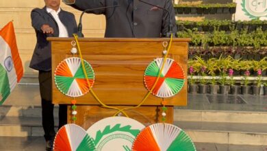 Photo of Greater Noida: एसीईओ ने बताई छात्रों को राष्ट्रध्वज की अहमियत, अनूठा शहर बनाने का दिलाया संकल्प