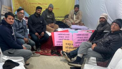 Photo of Greater Noida: आम्रपाली सोसाइटी में सुविधाओं के अभाव में घर खरीदारों ने की भूख हड़ताल, मनाने जुटे एनबीसीसी के अधिकारी