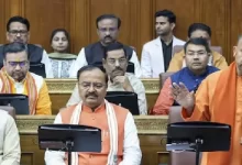 Photo of यूपी विधानसभा बजट सत्र शुरू: राज्यपाल का दावा—6 करोड़ लोग गरीबी से बाहर, विपक्ष का हंगामा, फार्म-7 पर सवाल