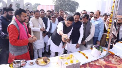 Photo of Noida: हजारों राहगीरों की समस्या को दूर करने के लिए सांसद डॉ. महेश शर्मा ने किया स्काईवॉक का शिलान्यास