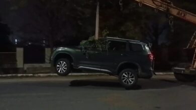 Photo of Noida: नोएडा में हुआ दर्दनाक हादसा, चार कारों में टक्कर मारने के बाद पलटी स्कॉर्पियों, महिला की मौत, पांच घायल