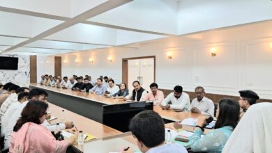 Photo of Greater Noida: गैस की किल्लत के बीच डीएम ने की हाईलेवल मीटिंग, बुकिंग के नियम में किया गया बदलाव, जानिए कैसे ले सकेंगे घरेलू सिलेंडर