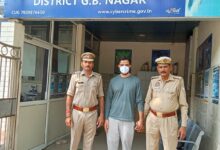 Photo of Noida: पहले सिंगापुर और अन्य देशों का कराता था टिकट बुक, फिर लाखों की चूना लगा हो जाता था फरार, गिरफ्तार
