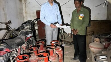 Photo of Noida: गैस की किल्लत के बीच कालाबाजारी का बड़ा खेल हुआ उजागर, ऐसे किया जा रहा था काला धंधा