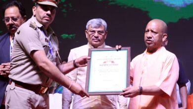 Photo of दो बच्चों और पिता को तेंदूआ से बचाने वाले दो बच्चे किए गए सम्मानित, योगी ने की प्रशंसा