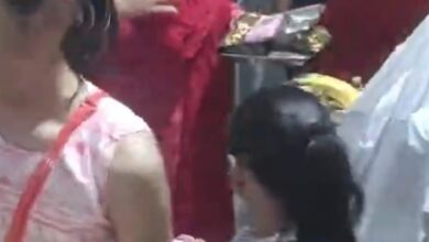 Photo of Noida: कन्या पूजन के बुलाए बच्चे लिफ्ट में फंसे, डर की वजह से लगे रोने