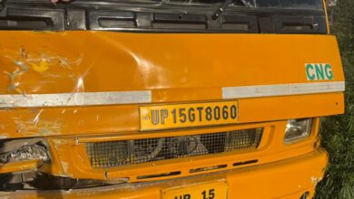 Photo of Noida:  लापरवाही से हुआ बड़ा हादसा, छात्रों को लेकर जा रही बस में दूसरी स्कूल की गाड़ी ने मारी टक्कर, 15 से अधिक घायल