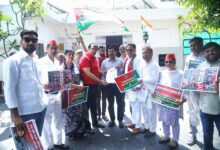 Photo of नोएडा में सपा का प्रदर्शन, मेयर सुषमा खड़कवाल के बयान पर राष्ट्रपति को भेजा ज्ञापन