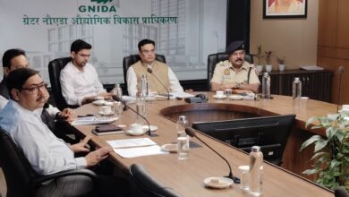 Photo of Noida: मजदूरों को दोगुना वेतन देंगे कंपनी मालिक, 30 नंवबर तक बोनस, महिला अ​ध्यक्षता में गाठित होगी यौन उत्पीड़न समिति