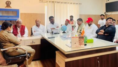 Photo of Noida: सपा नेता माता प्रसाद पांडे बोले-भाजपा पूंजीवाद को दे रही बढ़ावा, श्रमिका का किया जा रहा उत्पीड़न, सच्चाई से डरी
