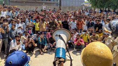 Photo of नोएडा हिंसा का मास्टरमाइंड आदित्य आनंद तमिलनाडु से गिरफ्तार: QR कोड से भड़काई भीड़, पाकिस्तानी कनेक्शन की जांच तेज