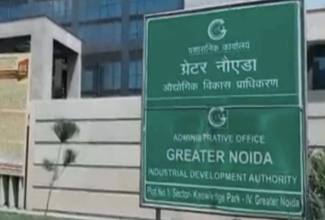 Noida: नोएडा और ग्रेटर नोएडा के बीच हिंडन पुल पर सड़क निर्माण की रफ्तार धीमी, प्राधिकरण ने किया था यह दावा