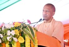 Photo of Noida: शिक्षामित्रों पर बड़ा फैसला, 18 हजार रुपये मिलेगी सैलरी, CM Yogi ने बढ़े मानदेय का सौंपा चेक