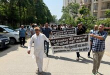 Photo of Noida: ग्रेनो वेस्ट की सोसाइटी और मॉल में प्रदर्शन, बिल्डर पर लगाए गंभीर आरोप