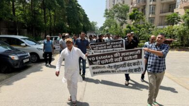 Photo of Noida: ग्रेनो वेस्ट की सोसाइटी और मॉल में प्रदर्शन, बिल्डर पर लगाए गंभीर आरोप
