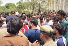 Photo of Noida: 16 साल पहले हुई हत्या में पिता कोर्ट से बरी…बदला लेने के लिए सेफ्टी ऑफिसर को गोलियों से भूना!