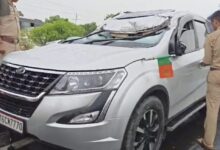 Photo of Noida: बारिश और तूफान से आफत, हाईवे पर प्राधिकरण का बोर्ड गिरने से एक घायल और लगा जाम, मजदूर की हुई दर्दनाक मौत