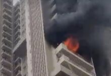 Photo of Noida: हाईराइज सोसाइटी में आग लगने के बाद सीढ़ियों से भागे निवासी, फ्रीजर का कंप्रेशर फटने से हुआ हादसा, 15 निकाले बाहर