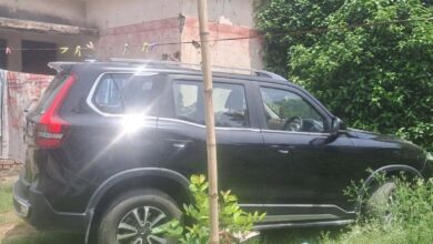 Photo of ग्रेटर नोएडा: स्कॉर्पियो में खून से लथपथ मिला प्रॉपर्टी डीलर, हत्या या आत्महत्या? पुलिस सभी एंगल से जांच में जुटी