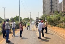 Photo of Noida: हड़ताल की वजह से सफाई व्यवस्था चौपट होने पर ग्रेनो प्राधिकरण के अधिकारियों ने संभाली कमान, ठेकेदार पर लगाया जुर्माना