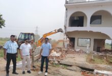 Photo of Noida: यमुना प्राधिकरण का दो जिलों में बुल्डोजर एक्शन, 700 करोड़ की जमीन कराई मुक्त, तोड़े गए घर