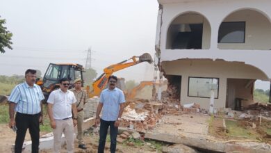 Photo of Noida: यमुना प्राधिकरण का दो जिलों में बुल्डोजर एक्शन, 700 करोड़ की जमीन कराई मुक्त, तोड़े गए घर