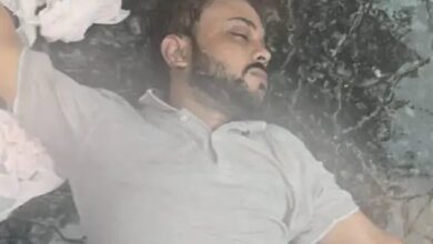 Photo of Noida: बारिश के दौरान खुले नाले में गिरने से युवक की हुई मौत, नोएडा प्राधिकरण के करंट लगने के दावे पर उठाए सवाल