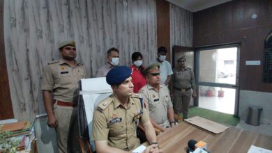 Photo of Noida: कारोबारियों और उद्यमियों को ठगने के लिए चल रहा था फर्जी कॉल सेंटर, पति—पत्नी समेत 3 गिरफ्तार, 44 को दिया नोटिस