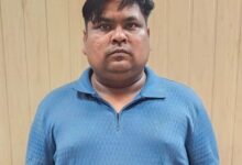 Photo of Noida: UP STF ने SSC भर्ती परीक्षा का मास्टरमाइंड दबोचा, जैमर्स को चकमा देकर बाहर बैठा सॉल्वर हल कराता था पेपर