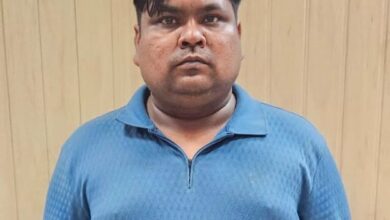 Photo of Noida: UP STF ने SSC भर्ती परीक्षा का मास्टरमाइंड दबोचा, जैमर्स को चकमा देकर बाहर बैठा सॉल्वर हल कराता था पेपर