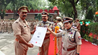 Photo of स्वतंत्रता दिवस पर गौतमबुद्धनगर पुलिस के जांबाजों का सम्मान, 19 पुलिसकर्मी सम्मानित