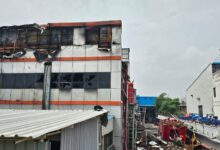 Photo of Noida: साउथ कोरिया की मल्टीनेशनल कंपनी में आग लगने से दो दमकल कर्मचारियों की मौत, जिला प्रशासन ने संचालन पर लगाई रोक