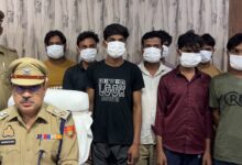 Photo of Noida: रैपिडो चलाने की आड़ में मोबाइल लूट करने वाला गिरोह पकड़ा, जीरा बेचने और बाल खरीदने वाले तक गैंग में शामिल