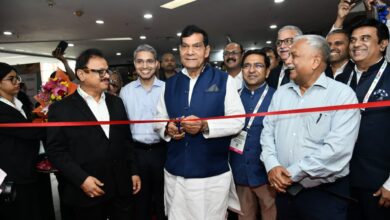 Photo of Noida: निवेशकों से बोले ऊर्जा मंत्री एके शर्मा-यूपी आइए कहीं भी प्लांट लगाइए, मिल रहा सुरक्षित माहौल