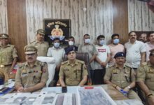 Photo of Noida: 29 लाख की लूट में पांच गिरफ्तार, याद आई स्पेशल 26 मूवी, कथित पुलिसकर्मी बनकर बनाया था बंधक